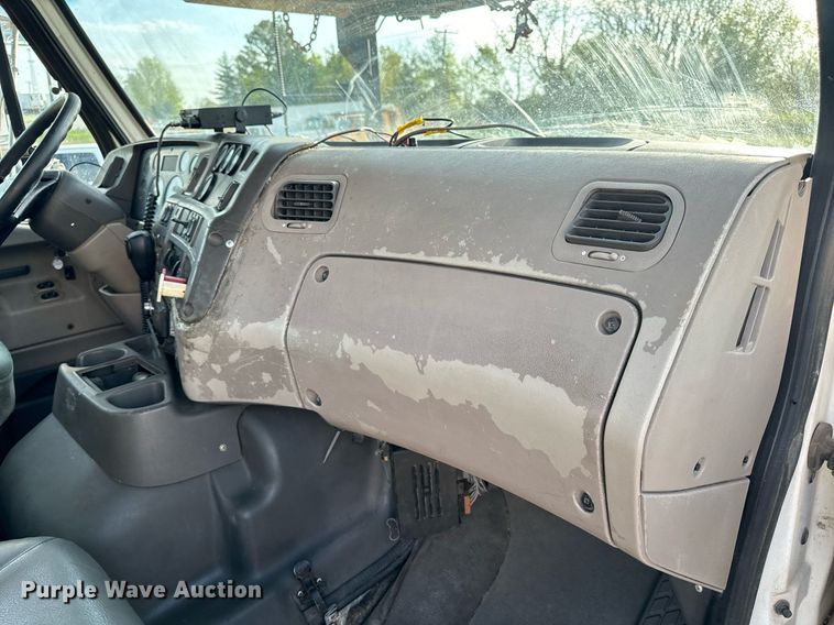 image for item EH6707 2007 Sterling LT9500 car carrier truck