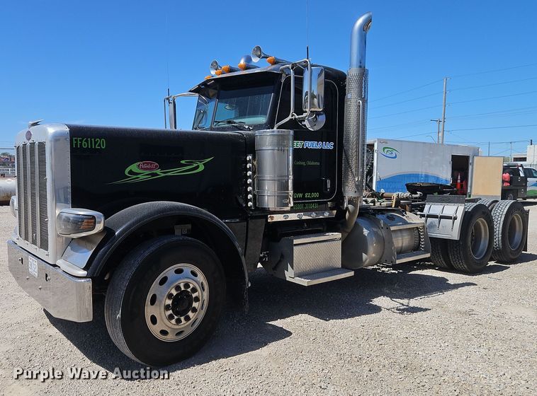 image for item EI3715 2015 Peterbilt 389 semi truck