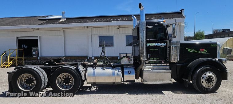 image for item EI3715 2015 Peterbilt 389 semi truck