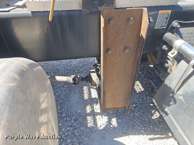 image for item EI3715 2015 Peterbilt 389 semi truck