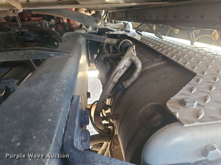 image for item EI3715 2015 Peterbilt 389 semi truck