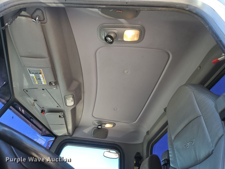 image for item EI3715 2015 Peterbilt 389 semi truck