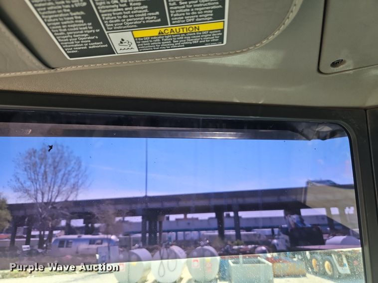 image for item EI3715 2015 Peterbilt 389 semi truck