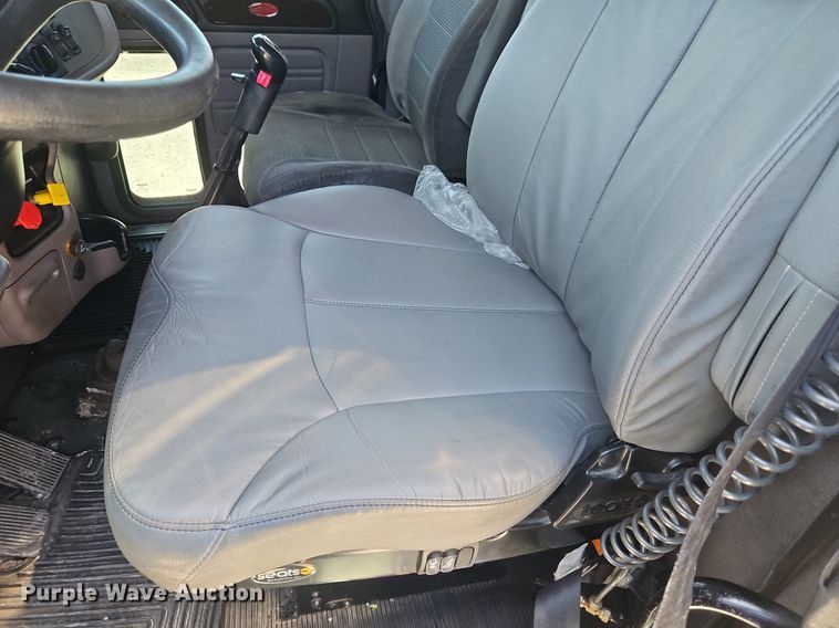 image for item EI3715 2015 Peterbilt 389 semi truck