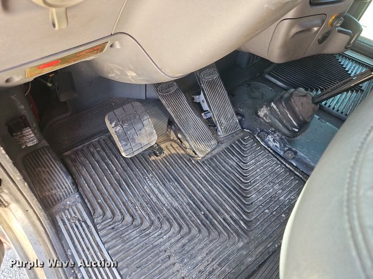 image for item EI3715 2015 Peterbilt 389 semi truck