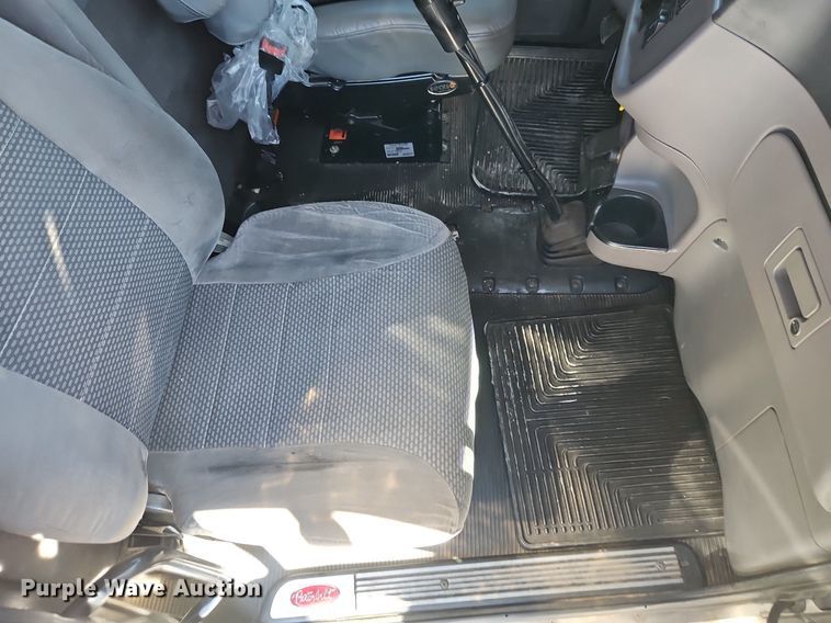 image for item EI3715 2015 Peterbilt 389 semi truck