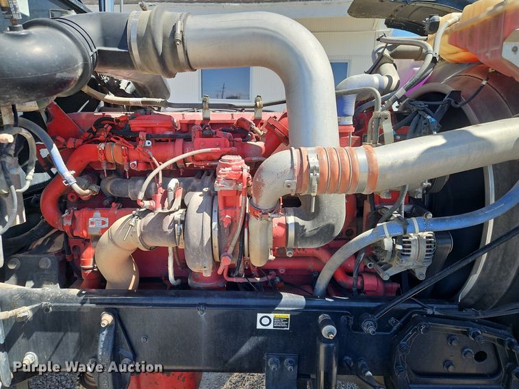 image for item EI3715 2015 Peterbilt 389 semi truck