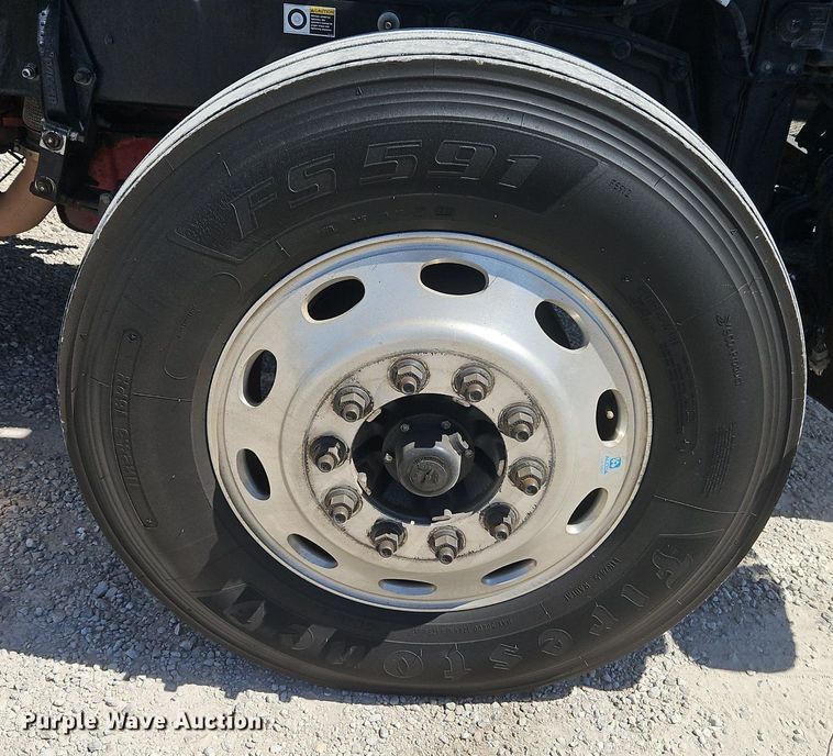 image for item EI3715 2015 Peterbilt 389 semi truck