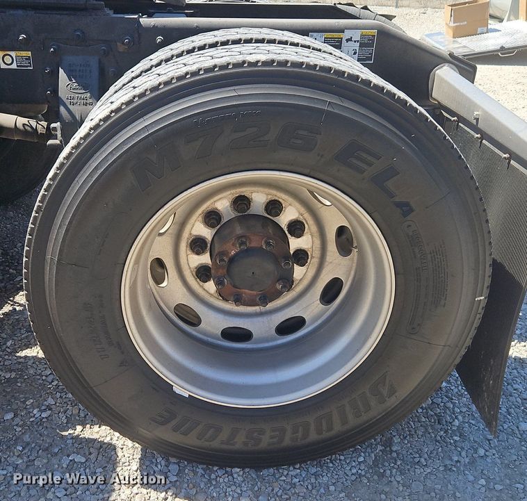 image for item EI3715 2015 Peterbilt 389 semi truck