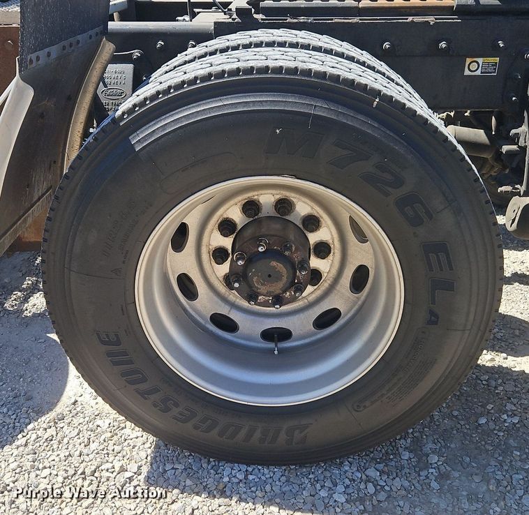 image for item EI3715 2015 Peterbilt 389 semi truck