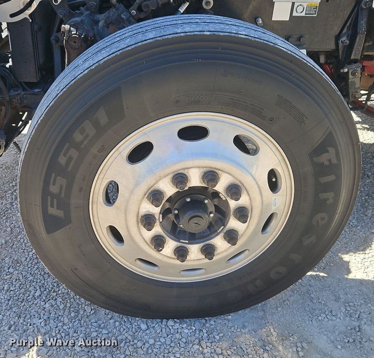 image for item EI3715 2015 Peterbilt 389 semi truck