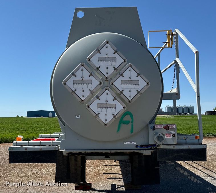 image for item EJ0544 2006 Worley tank trailer