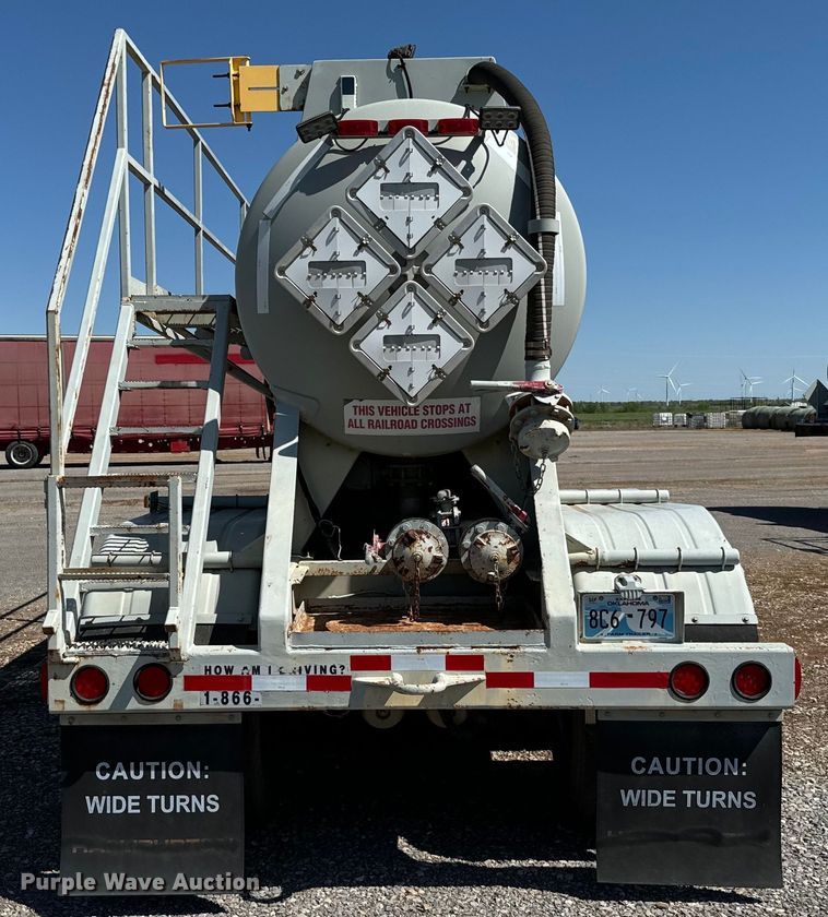 image for item EJ0544 2006 Worley tank trailer