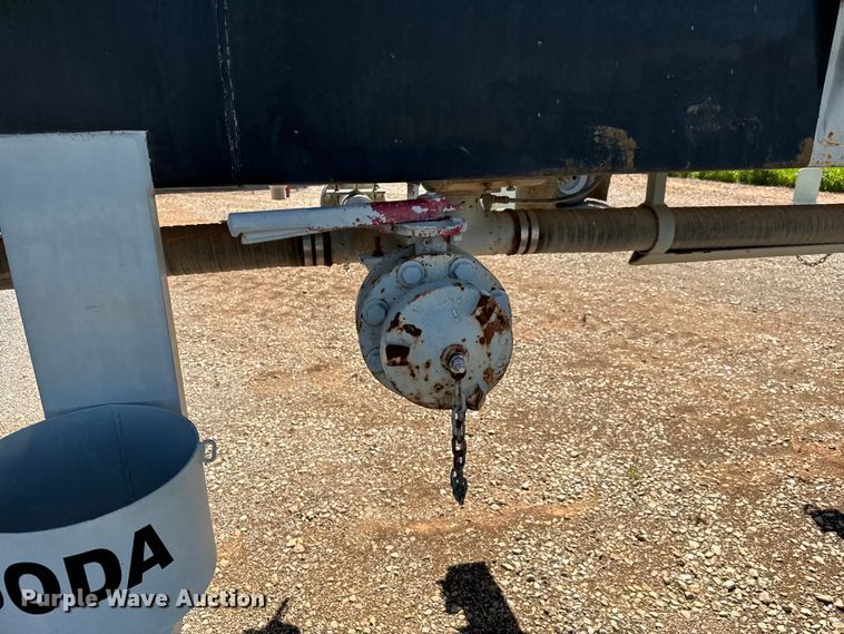 image for item EJ0544 2006 Worley tank trailer