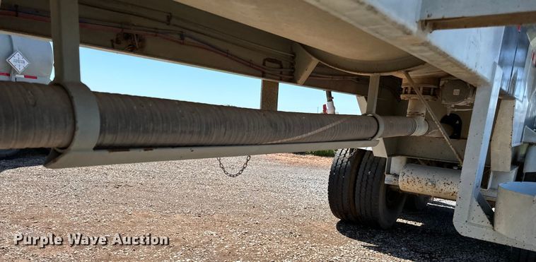 image for item EJ0544 2006 Worley tank trailer