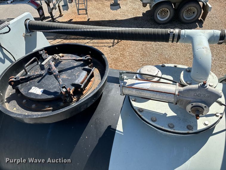 image for item EJ0544 2006 Worley tank trailer