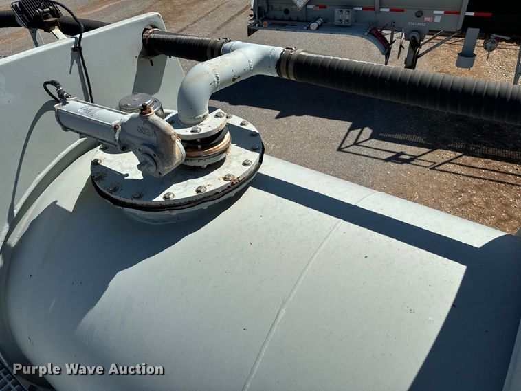 image for item EJ0544 2006 Worley tank trailer