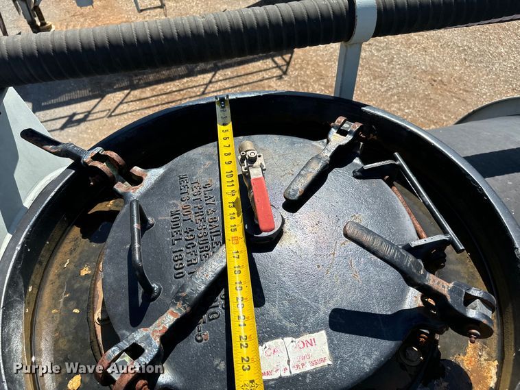 image for item EJ0544 2006 Worley tank trailer