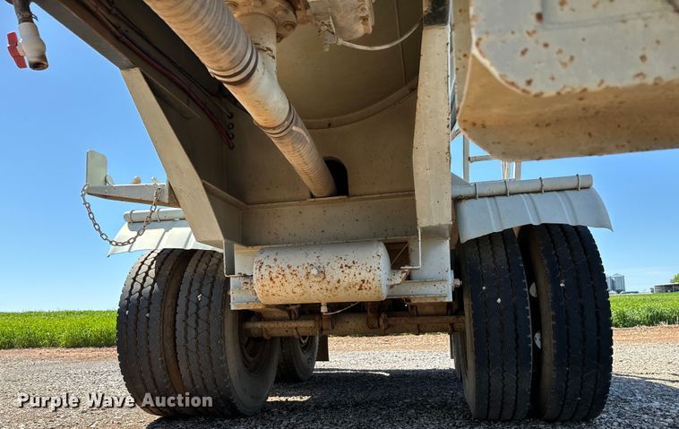 image for item EJ0544 2006 Worley tank trailer