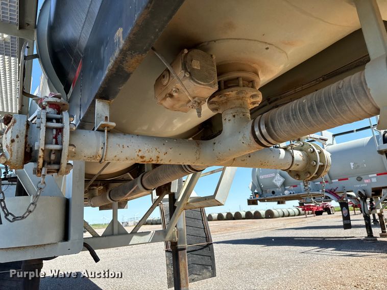 image for item EJ0544 2006 Worley tank trailer