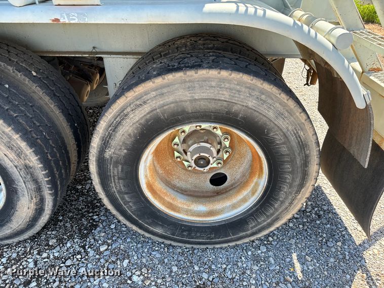 image for item EJ0544 2006 Worley tank trailer