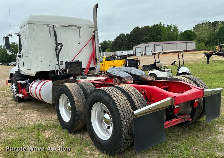 image for item EJ0592 2013 Mack CXU613 semi truck