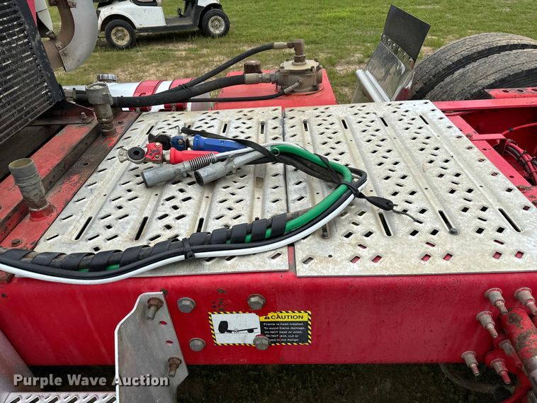 image for item EJ0592 2013 Mack CXU613 semi truck