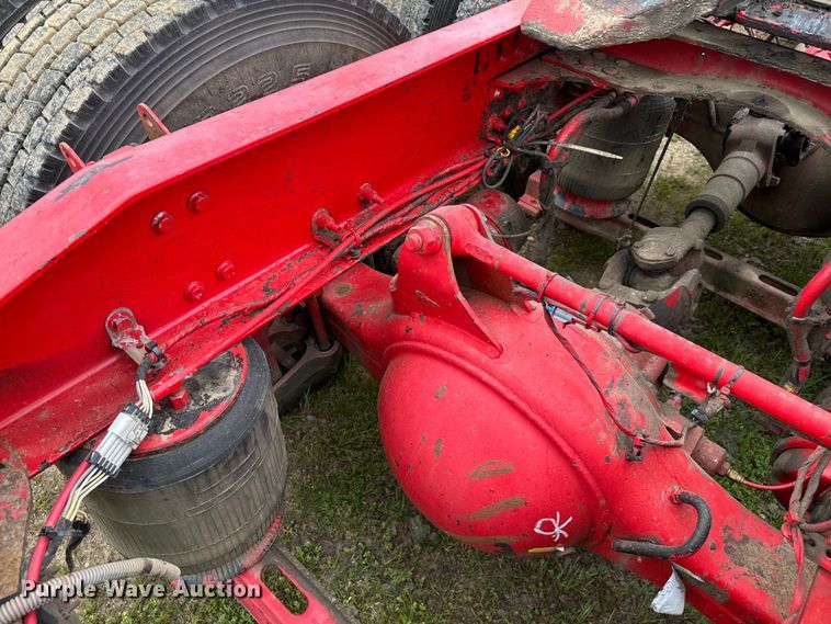 image for item EJ0592 2013 Mack CXU613 semi truck