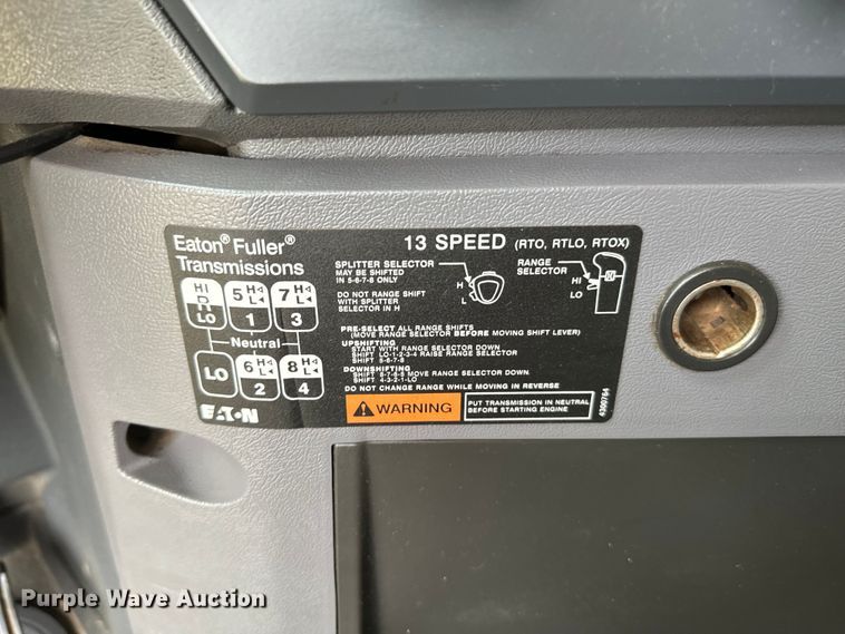 image for item EJ0592 2013 Mack CXU613 semi truck