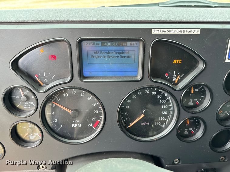 image for item EJ0592 2013 Mack CXU613 semi truck