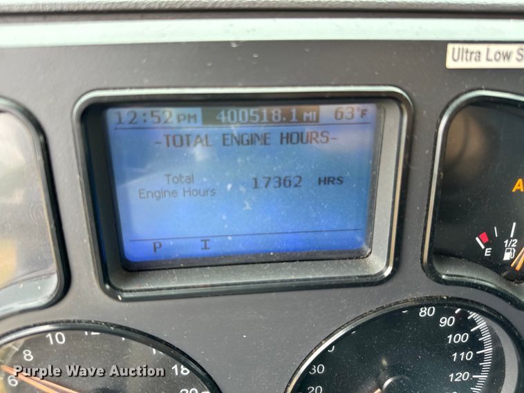 image for item EJ0592 2013 Mack CXU613 semi truck