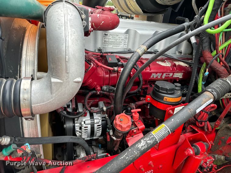 image for item EJ0592 2013 Mack CXU613 semi truck