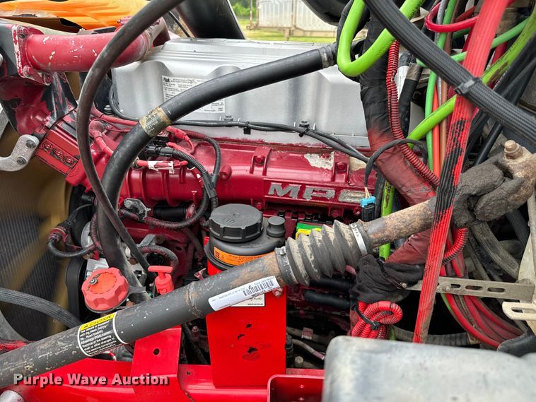 image for item EJ0592 2013 Mack CXU613 semi truck