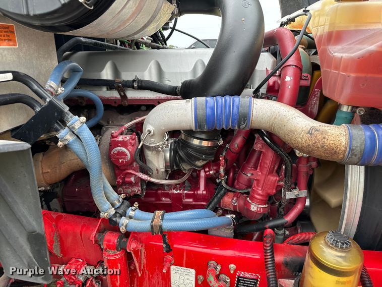 image for item EJ0592 2013 Mack CXU613 semi truck