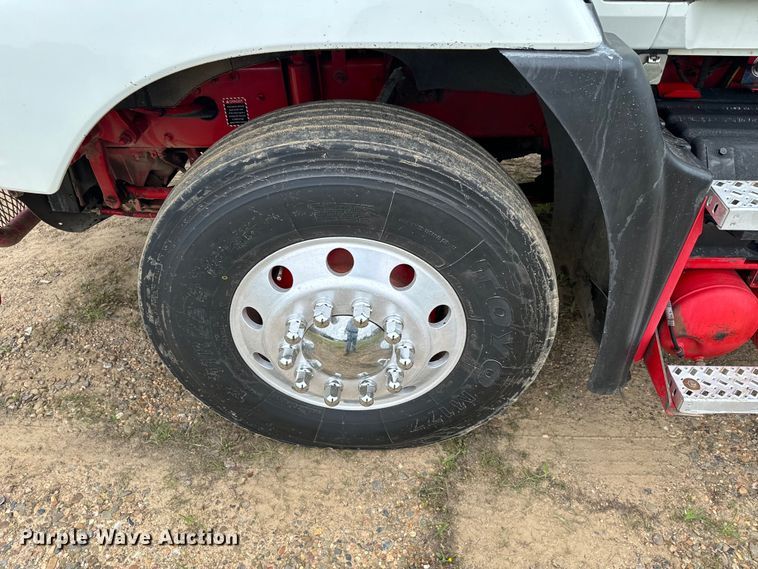 image for item EJ0592 2013 Mack CXU613 semi truck