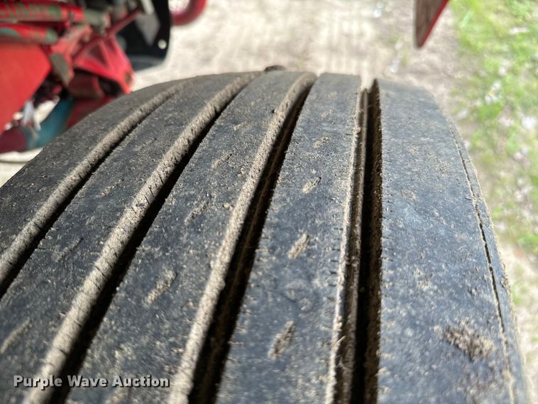 image for item EJ0592 2013 Mack CXU613 semi truck