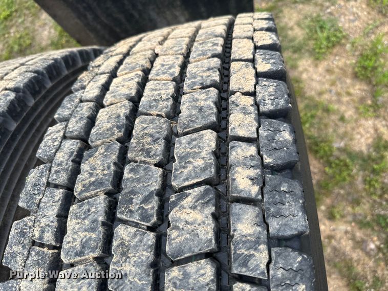 image for item EJ0592 2013 Mack CXU613 semi truck