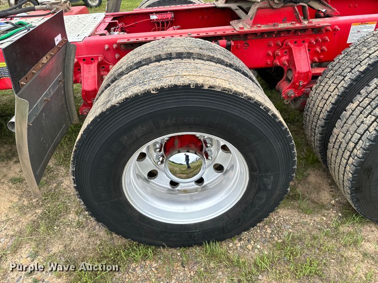 image for item EJ0592 2013 Mack CXU613 semi truck