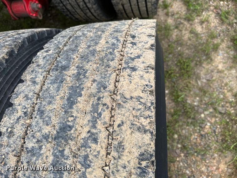 image for item EJ0592 2013 Mack CXU613 semi truck