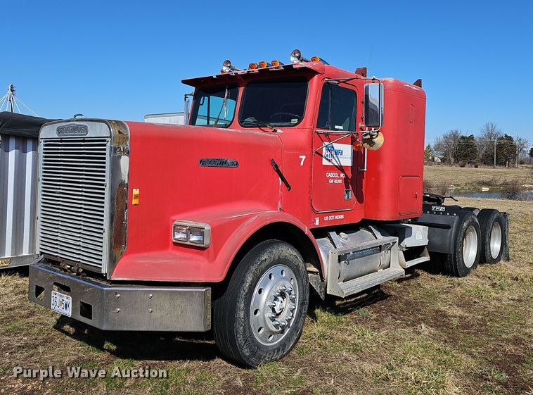 image for item EJ5910 1986 Freightliner semi truck