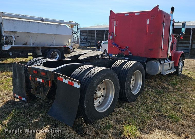 image for item EJ5910 1986 Freightliner semi truck