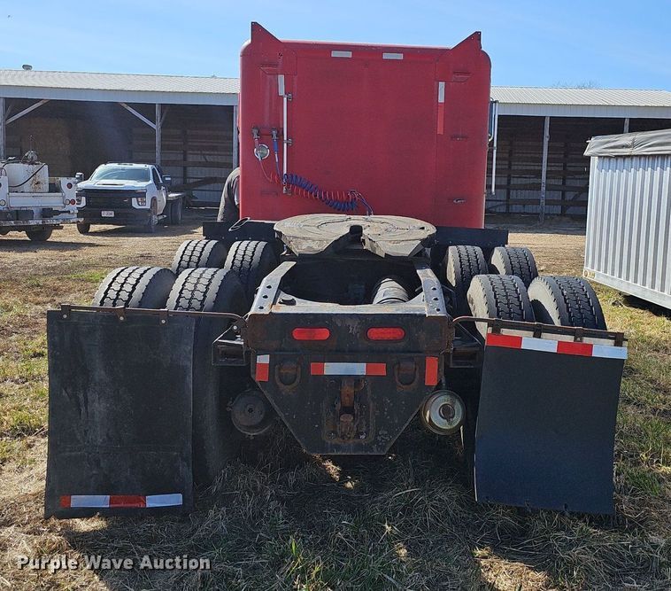 image for item EJ5910 1986 Freightliner semi truck