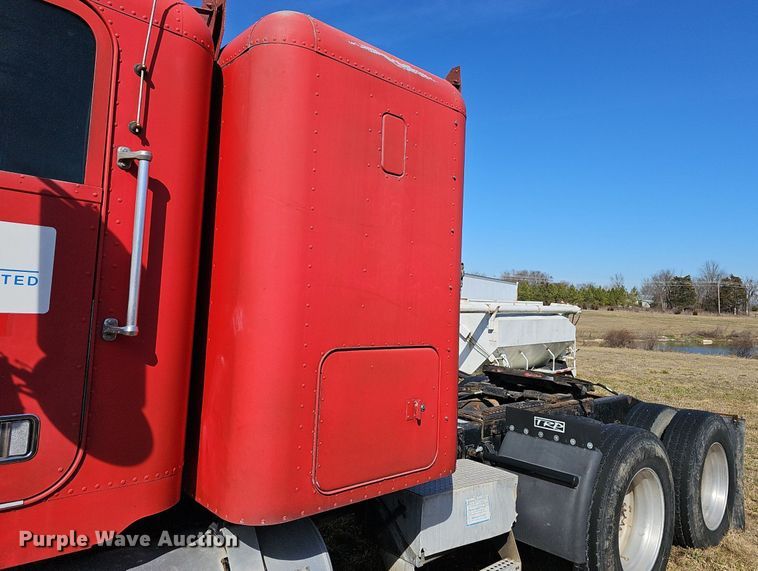 image for item EJ5910 1986 Freightliner semi truck