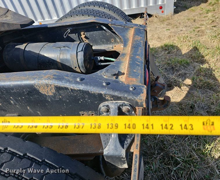 image for item EJ5910 1986 Freightliner semi truck