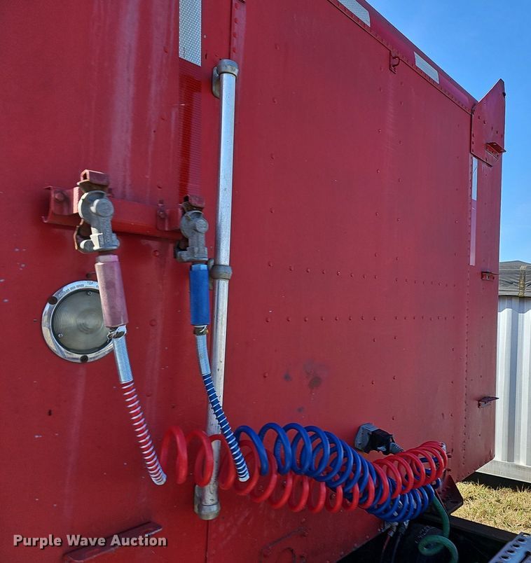 image for item EJ5910 1986 Freightliner semi truck