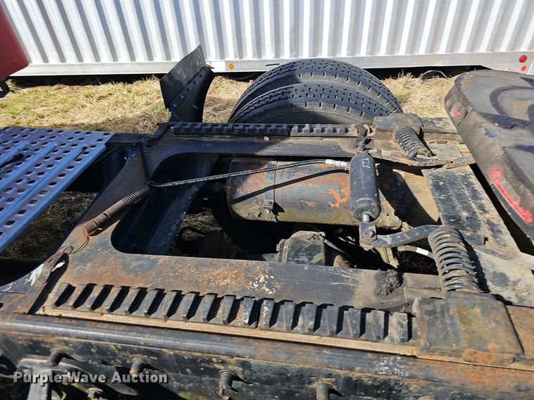 image for item EJ5910 1986 Freightliner semi truck