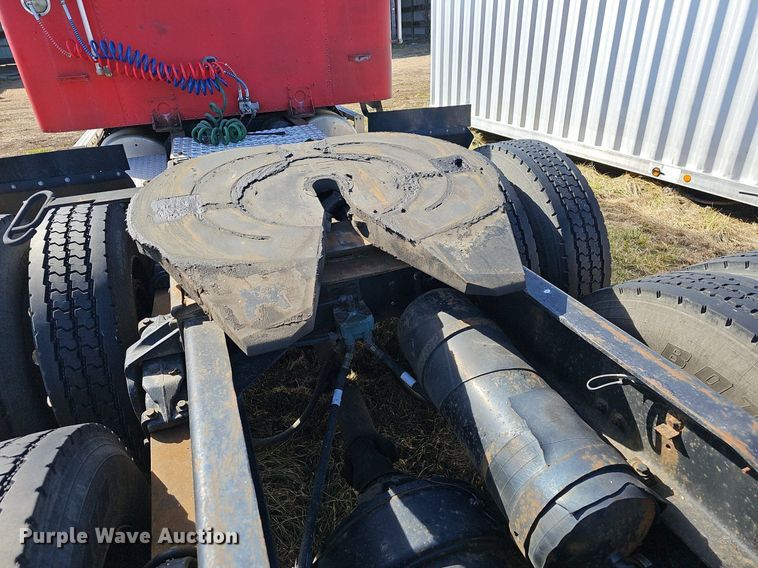 image for item EJ5910 1986 Freightliner semi truck