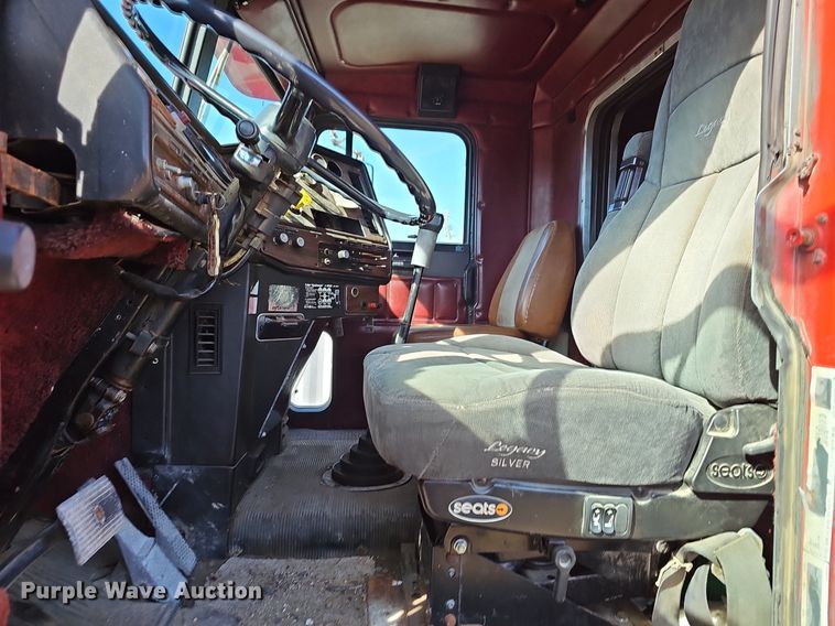 image for item EJ5910 1986 Freightliner semi truck