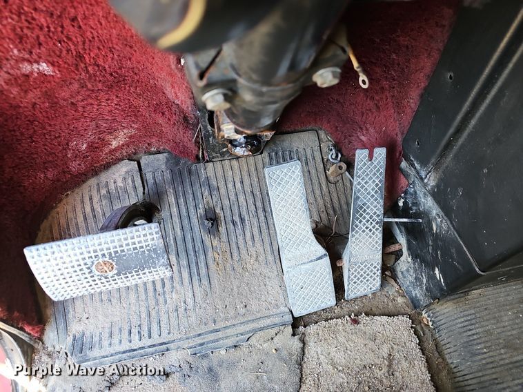 image for item EJ5910 1986 Freightliner semi truck