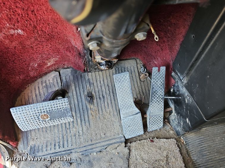 image for item EJ5910 1986 Freightliner semi truck